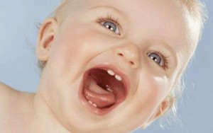 Allaitement et dents de bébé : compatibles ?
