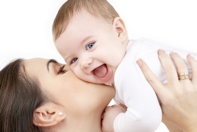L'affection par le toucher est essentiel pour le développement sensoriel de bébé